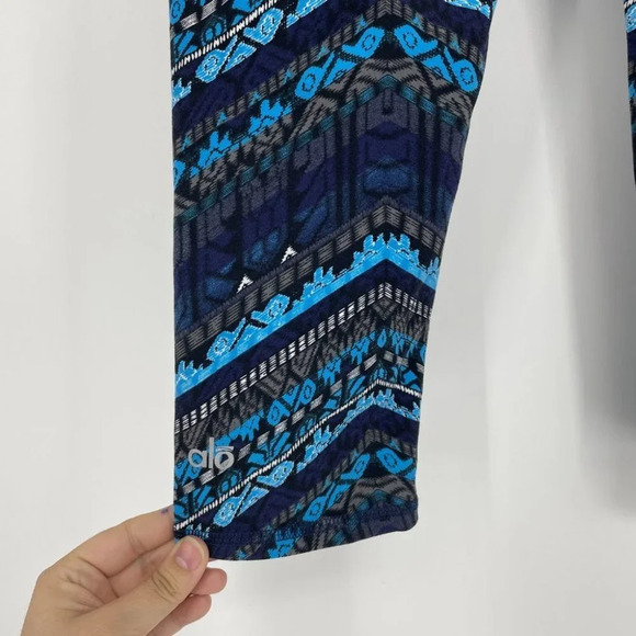 Alo Soft airbrushed teal blue chevron crop legging - Picture 6 of 10
